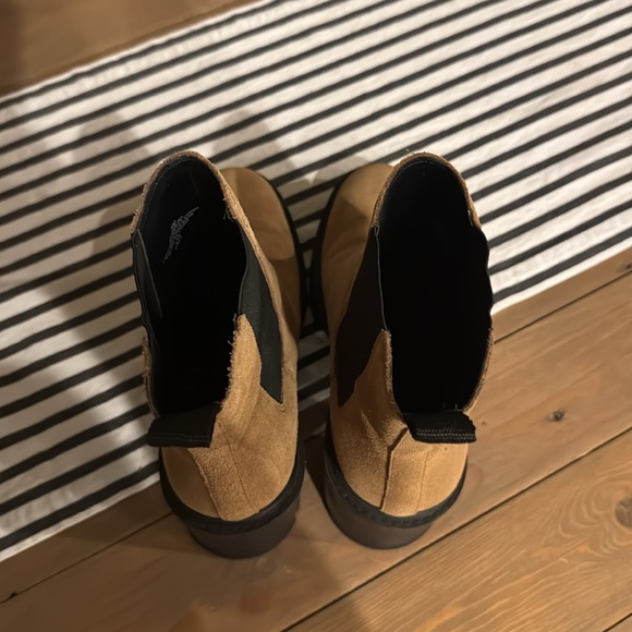 Marc Fisher Vanlisa Lug Sole Chelsea Heeled Combat Suede Brown Boots - Size 9 - Picture 4 of 7